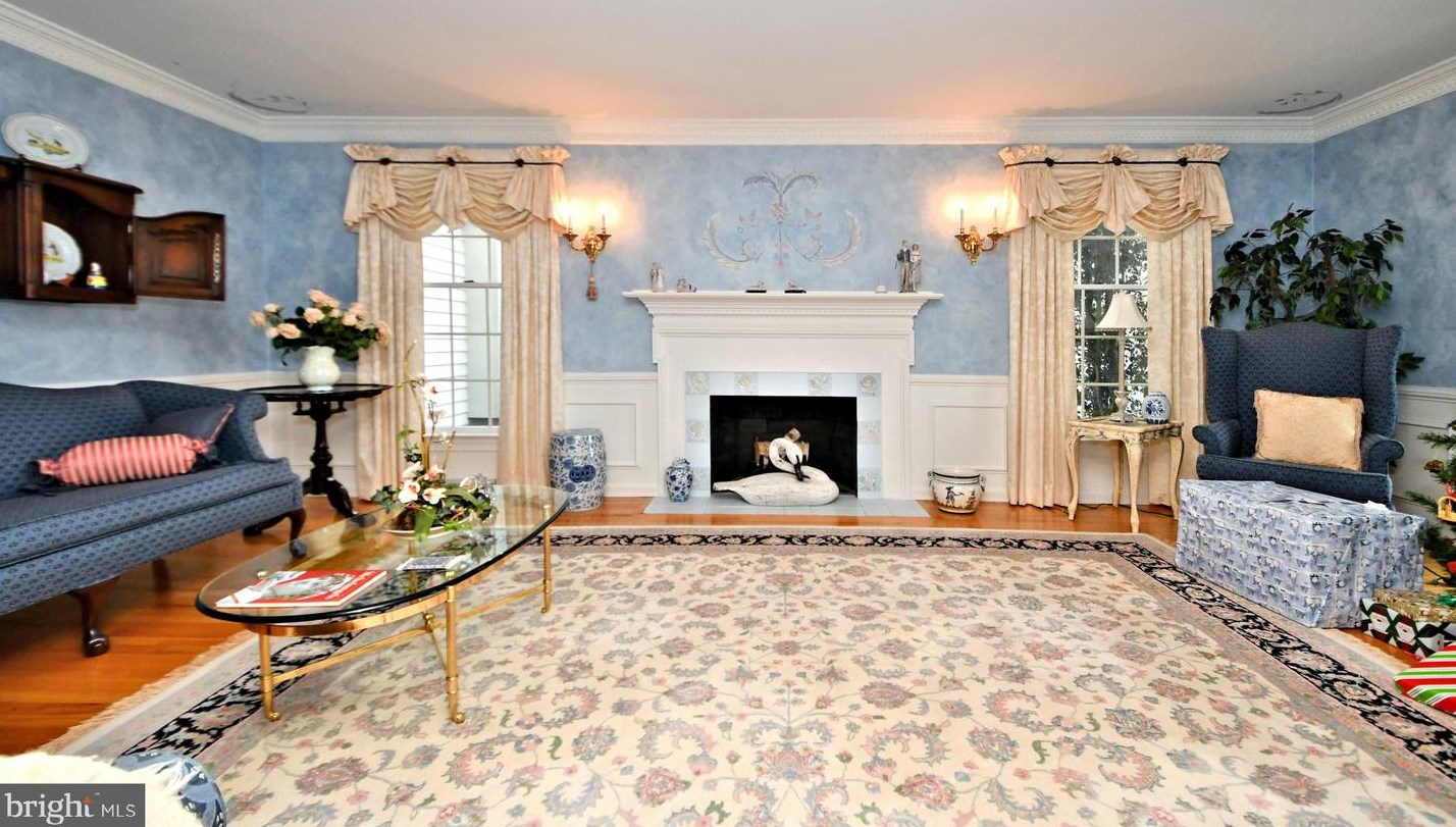 336 Woodhill Rd, Upper Makefield PA 18940-2517 exterior