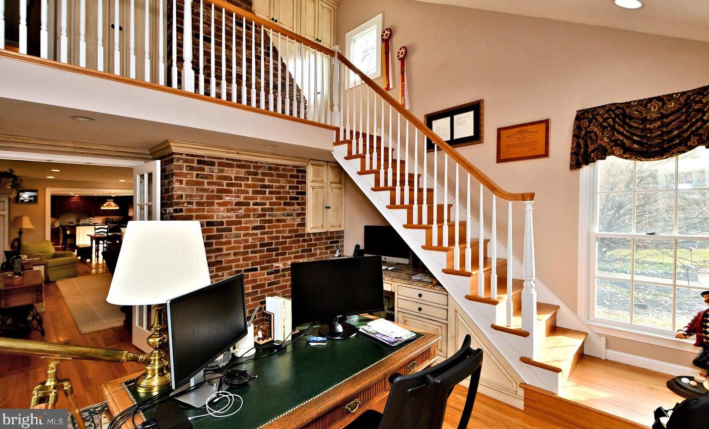 336 Woodhill Rd, Upper Makefield PA 18940-2517 exterior