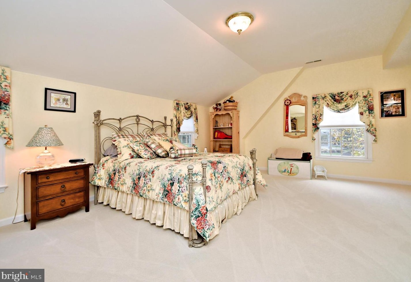 336 Woodhill Rd, Upper Makefield PA 18940-2517 exterior