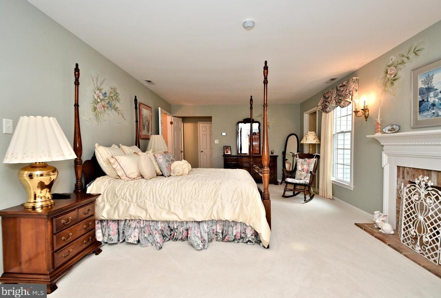 336 Woodhill Rd, Upper Makefield PA 18940-2517 exterior