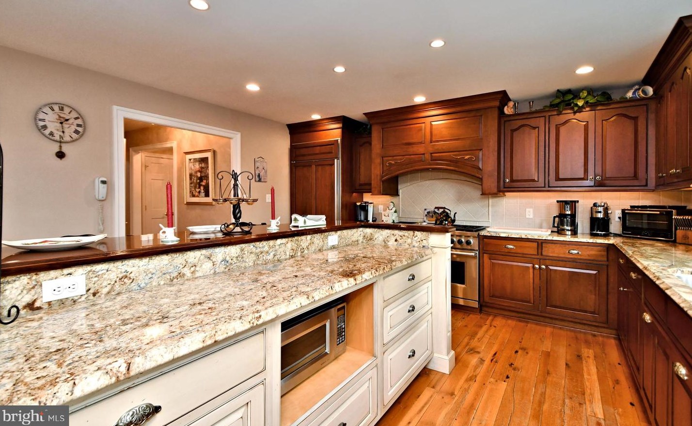 336 Woodhill Rd, Upper Makefield PA 18940-2517 exterior