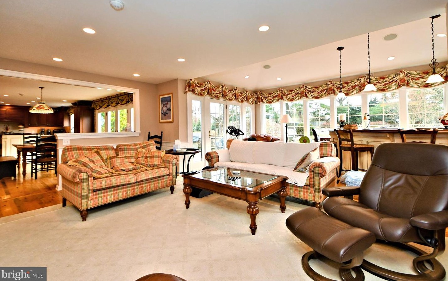 336 Woodhill Rd, Upper Makefield PA 18940-2517 exterior