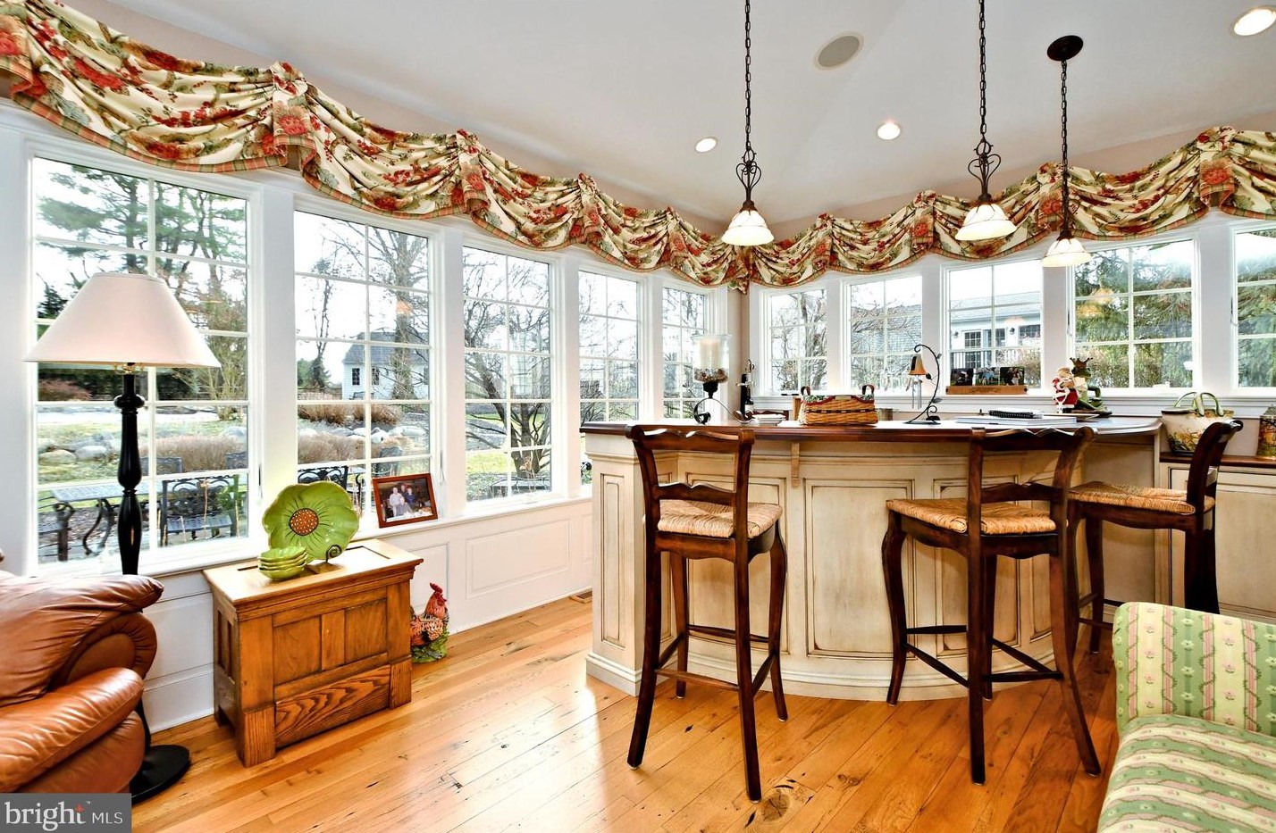 336 Woodhill Rd, Upper Makefield PA 18940-2517 exterior