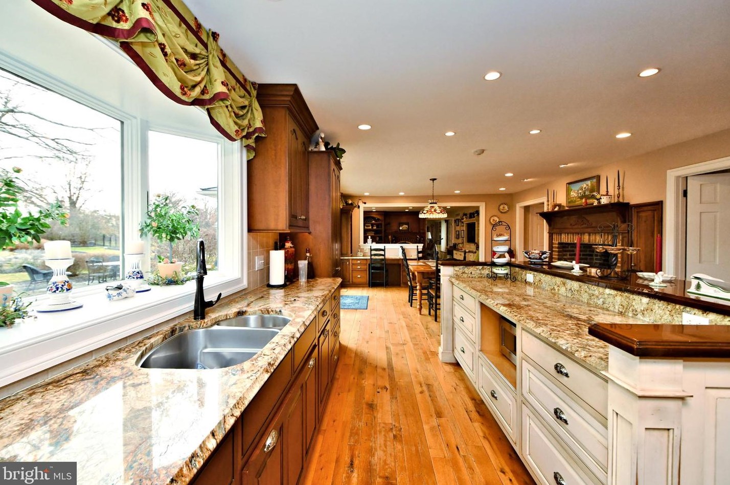 336 Woodhill Rd, Upper Makefield PA 18940-2517 exterior