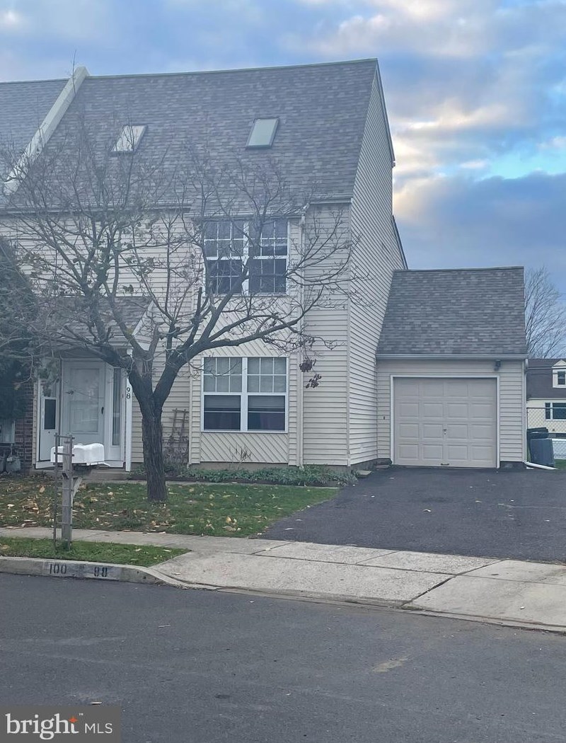 98 Sandybrook Dr #100, Langhorne, PA 19047
