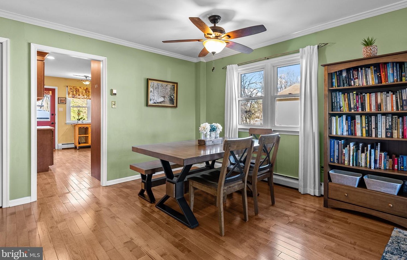 318 Lincoln Ave, Upper Makefield PA 18940-2211 exterior