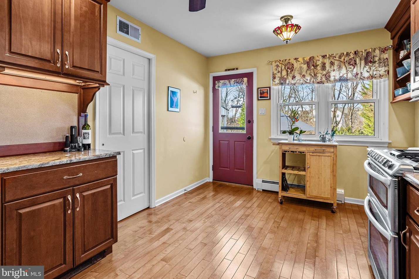 318 Lincoln Ave, Upper Makefield PA 18940-2211 exterior