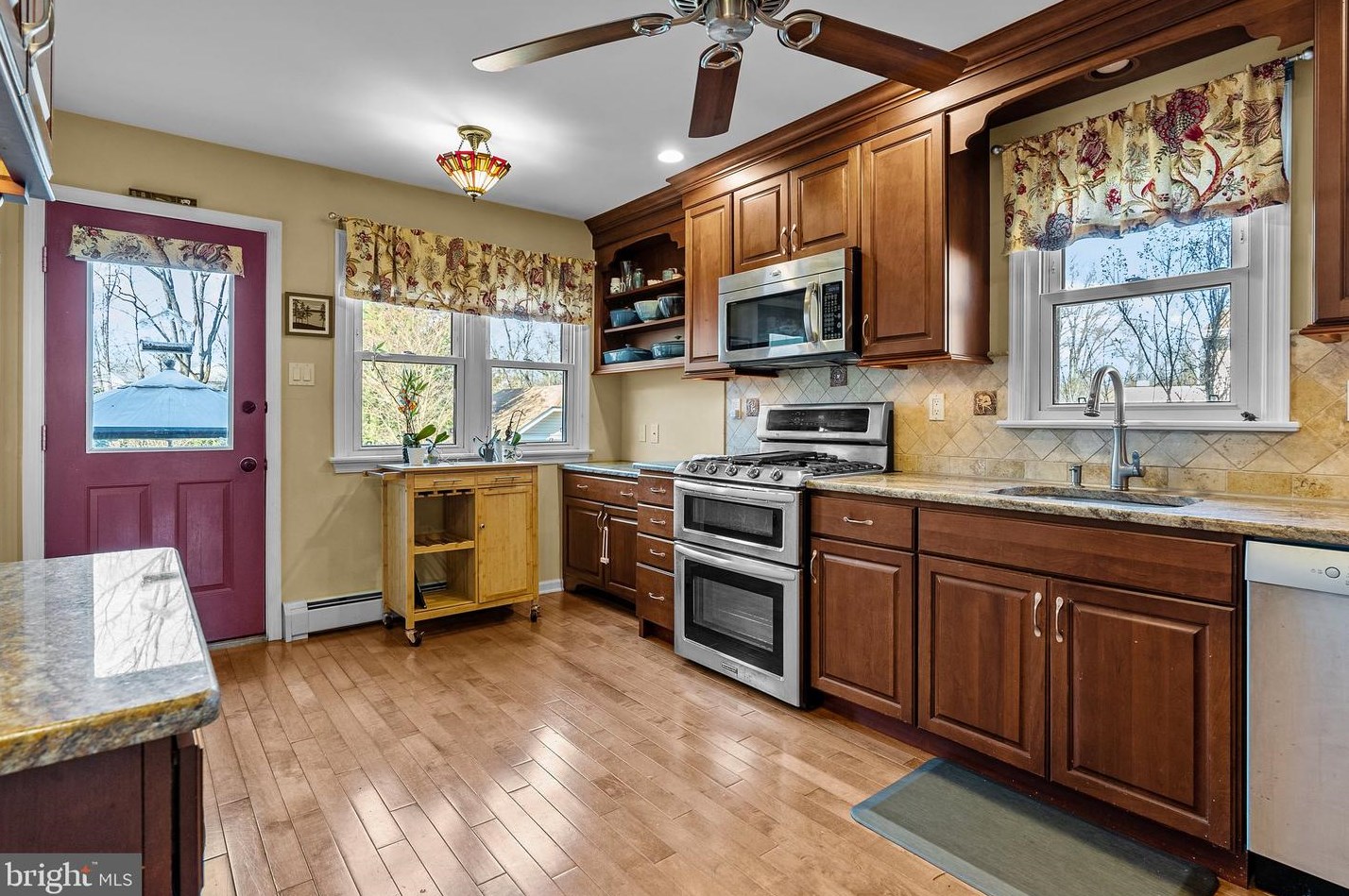 318 Lincoln Ave, Upper Makefield PA 18940-2211 exterior