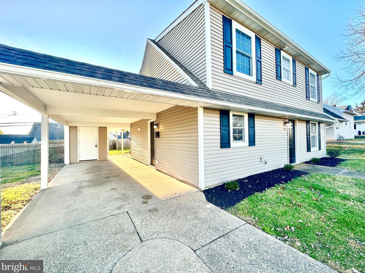 34 Holly Dr, Levittown, PA 19055