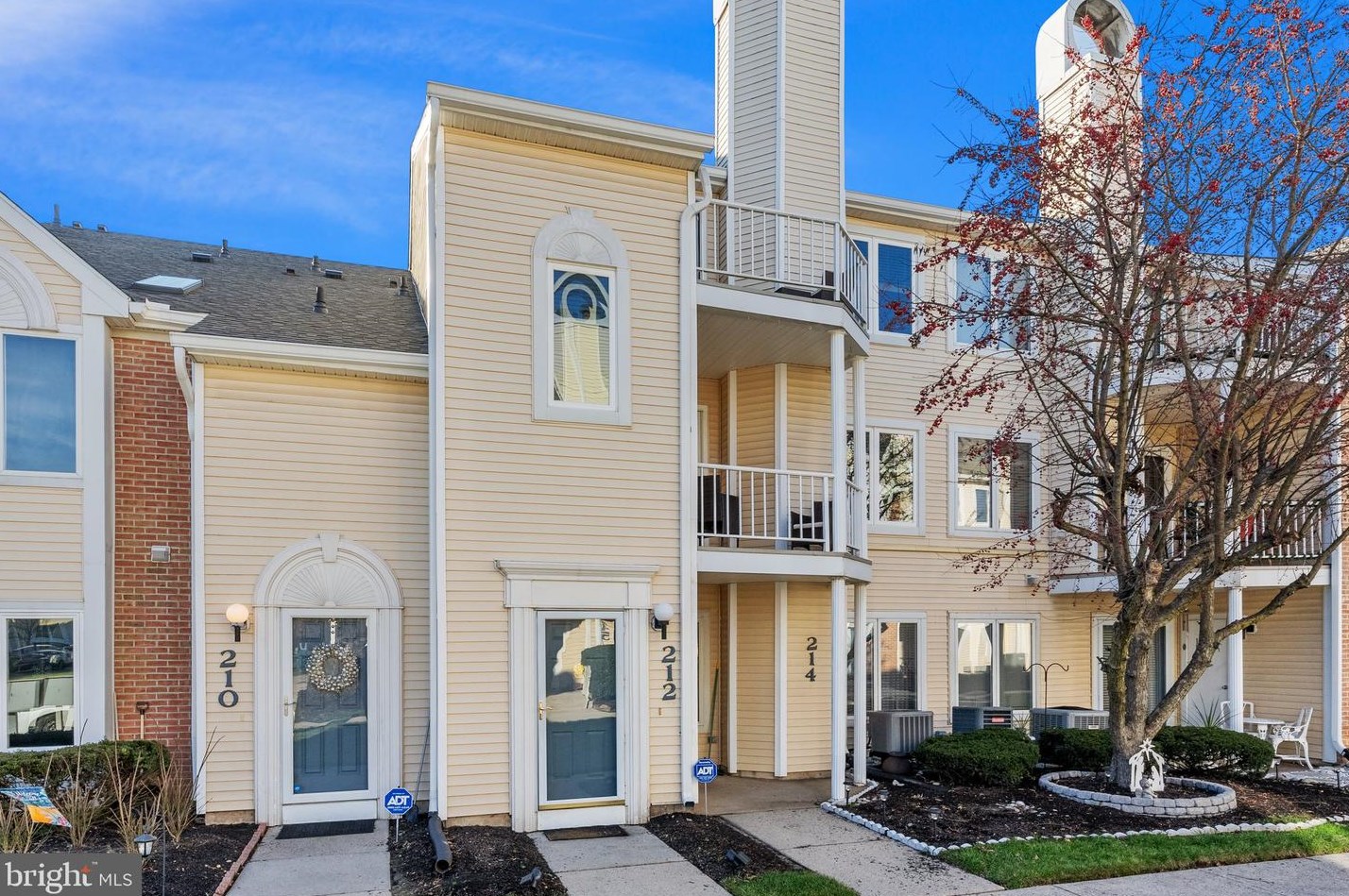 212 Jennifer Ct, Levittown PA  19057-3627 exterior