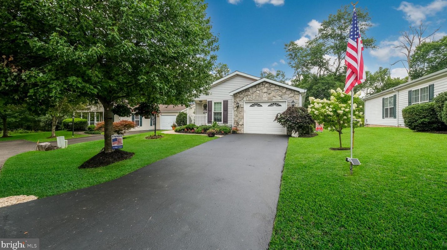 547 Greentree Dr, New Hope, PA 18938
