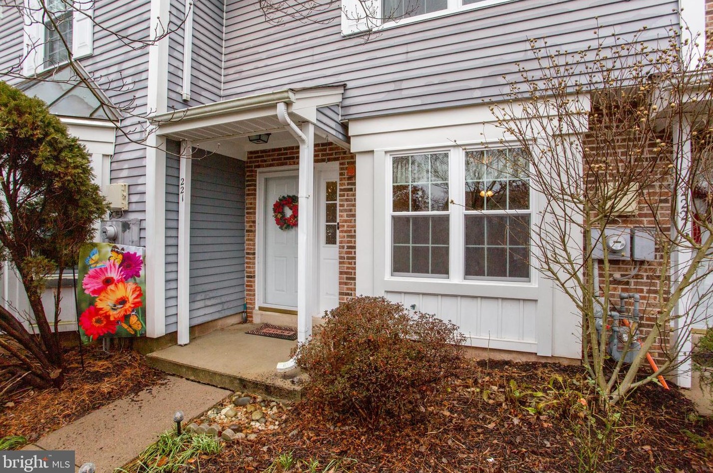 221 Leedom Way, Upper Makefield PA  18940-2334 exterior