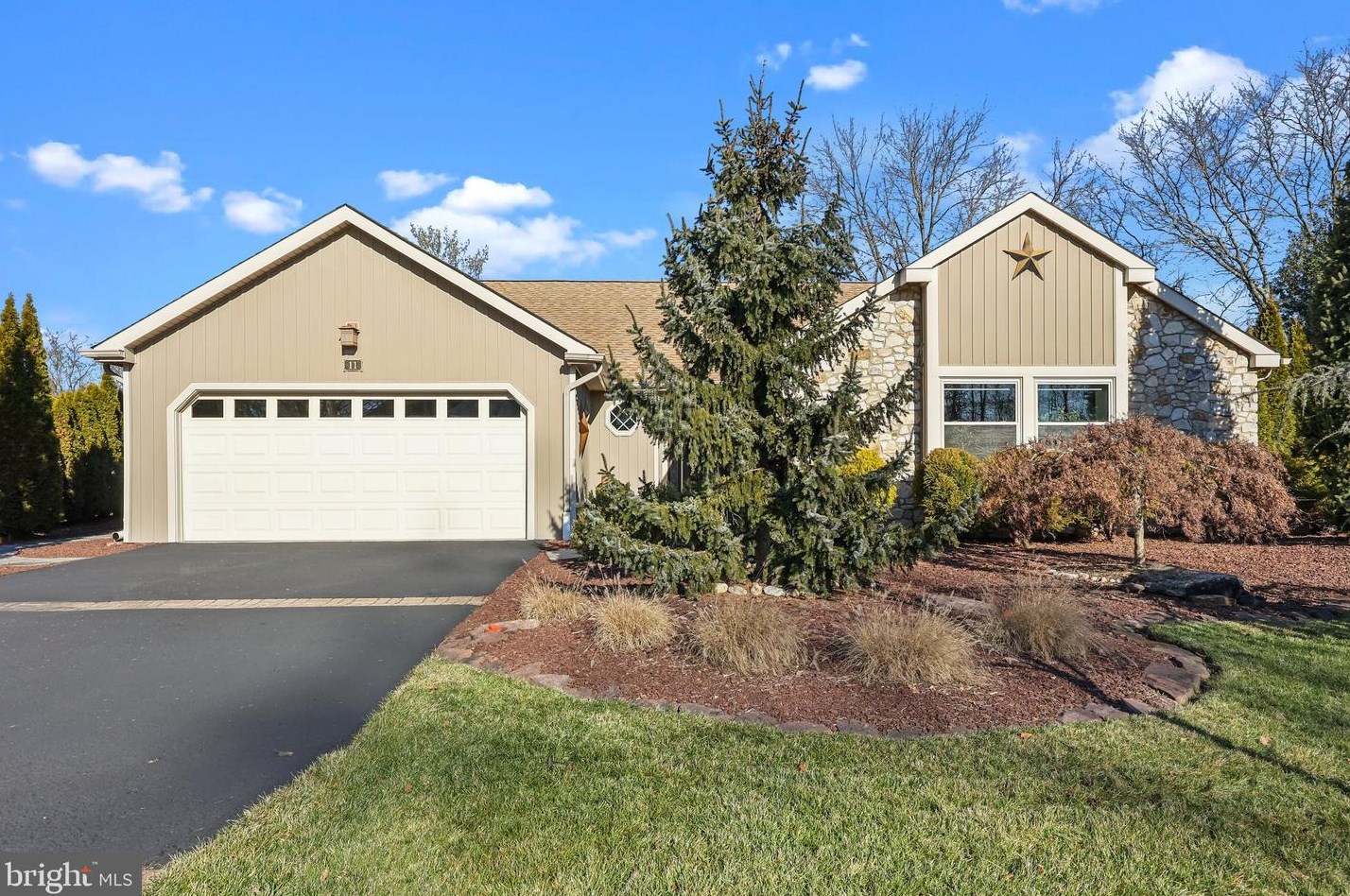 11 Jasmine Ct, Upper Makefield, PA 18940