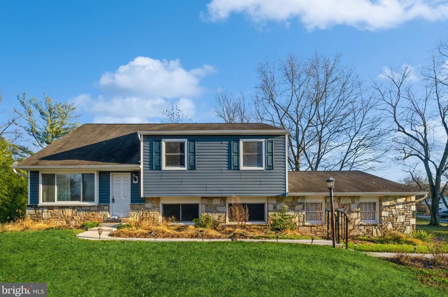 112 Brittany Dr, Chalfont, PA 18914-2333