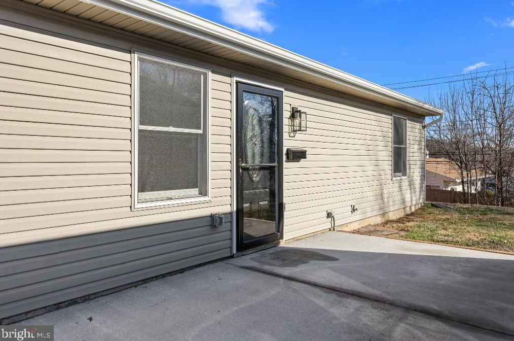 54 Thimbleberry Ln, Levittown, PA 19054