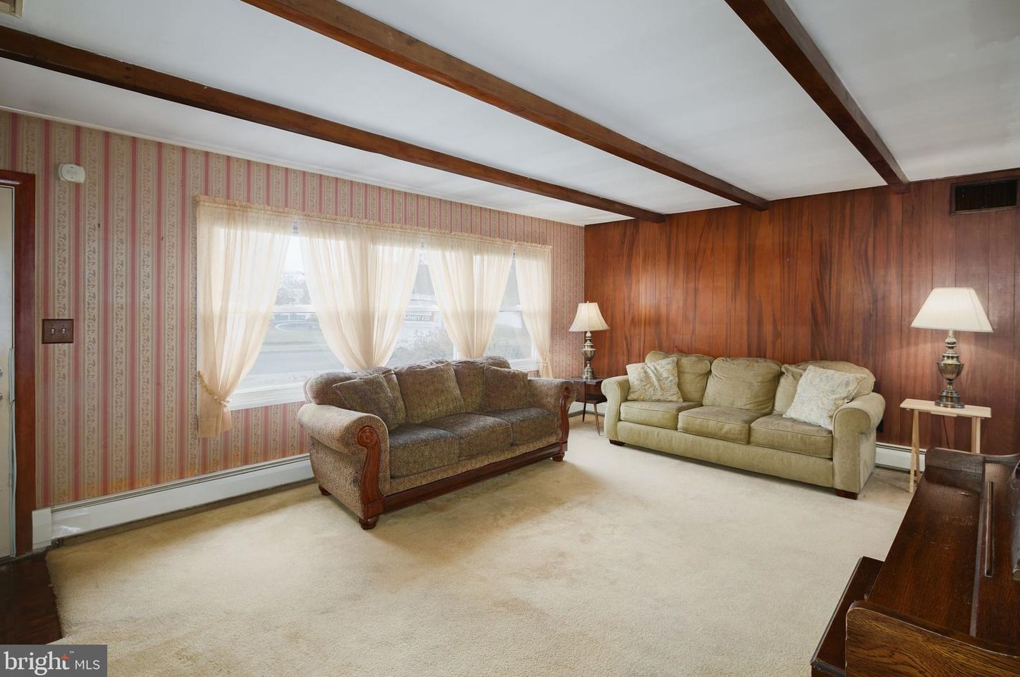 45 Quaker Hill Rd, Levittown, PA 19057
