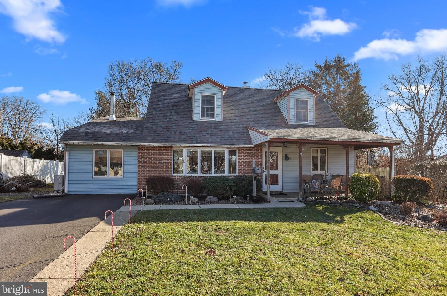 22 Larkspur Rd, Levittown, PA 19056-2719