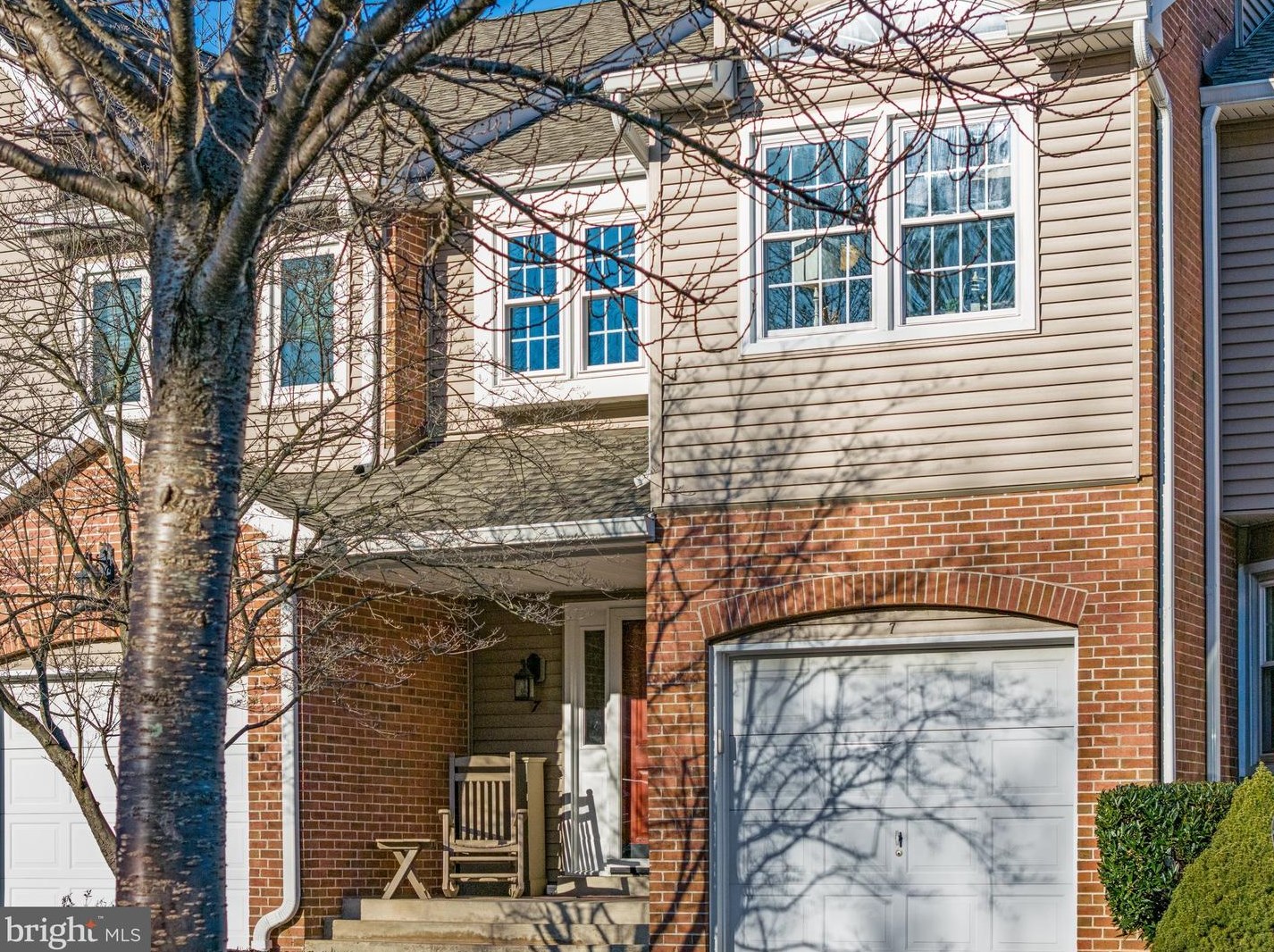 7 Kings Cross Cir, Gardenville, PA 18901