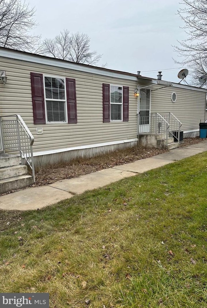 5169 Roseberry Dr, Gardenville, PA