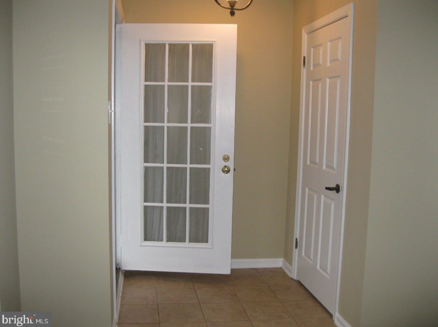 1202 Beacon Hill Dr, Southampton, PA 18966
