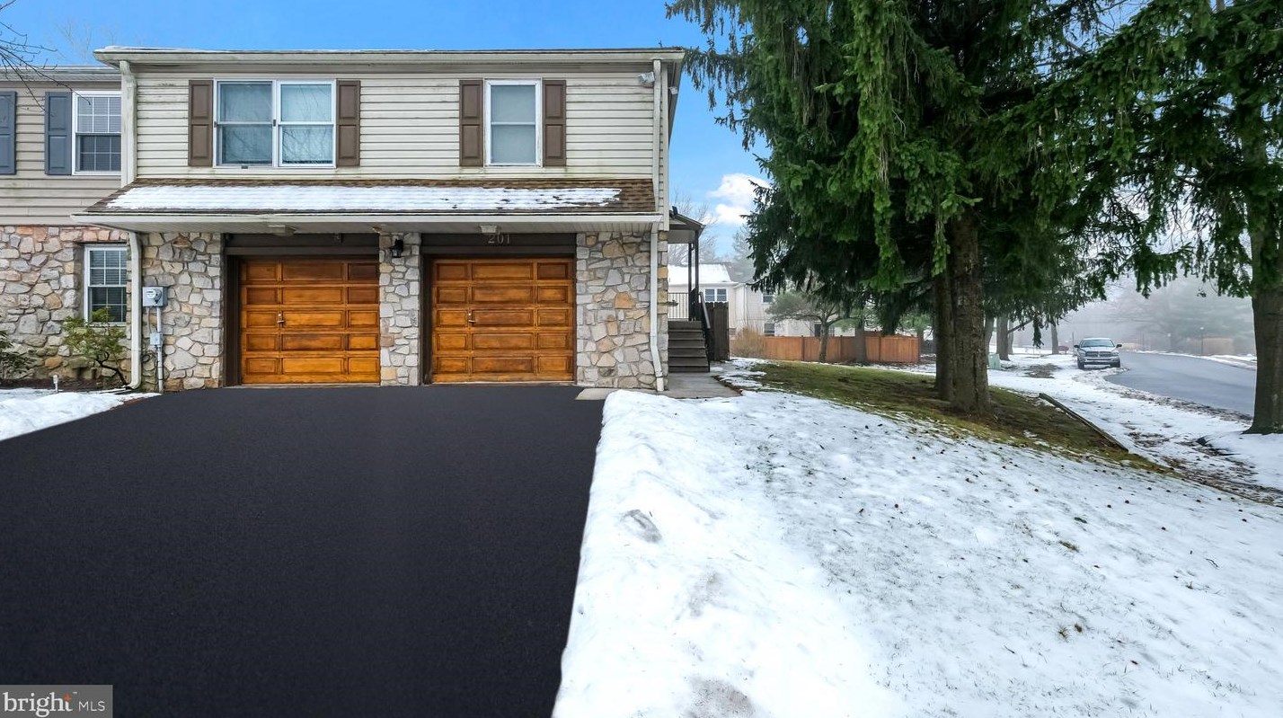201 Pebble Ct, Chalfont, PA 18914