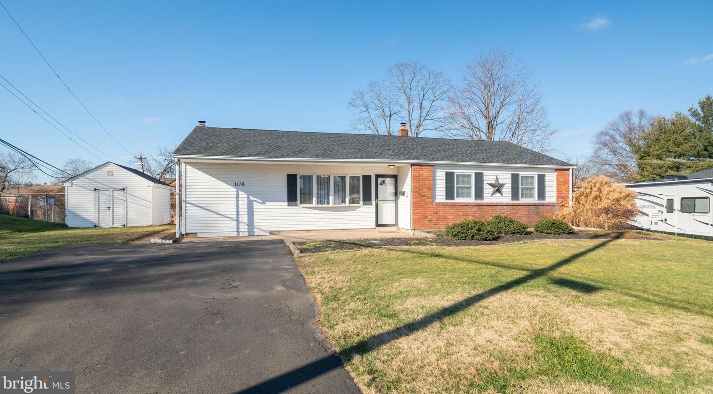 1116 W Pine St, Langhorne, PA 19053
