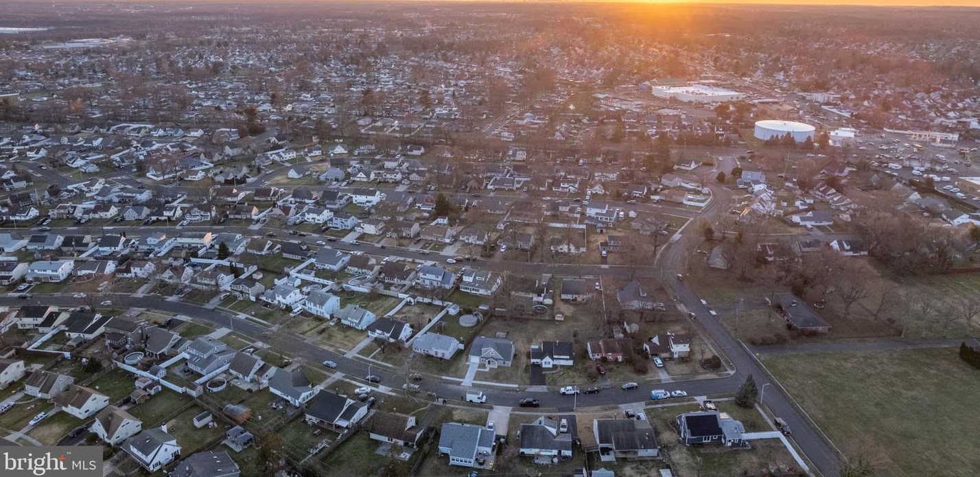 65 Rambler Ln, Levittown PA  19055-1401 exterior