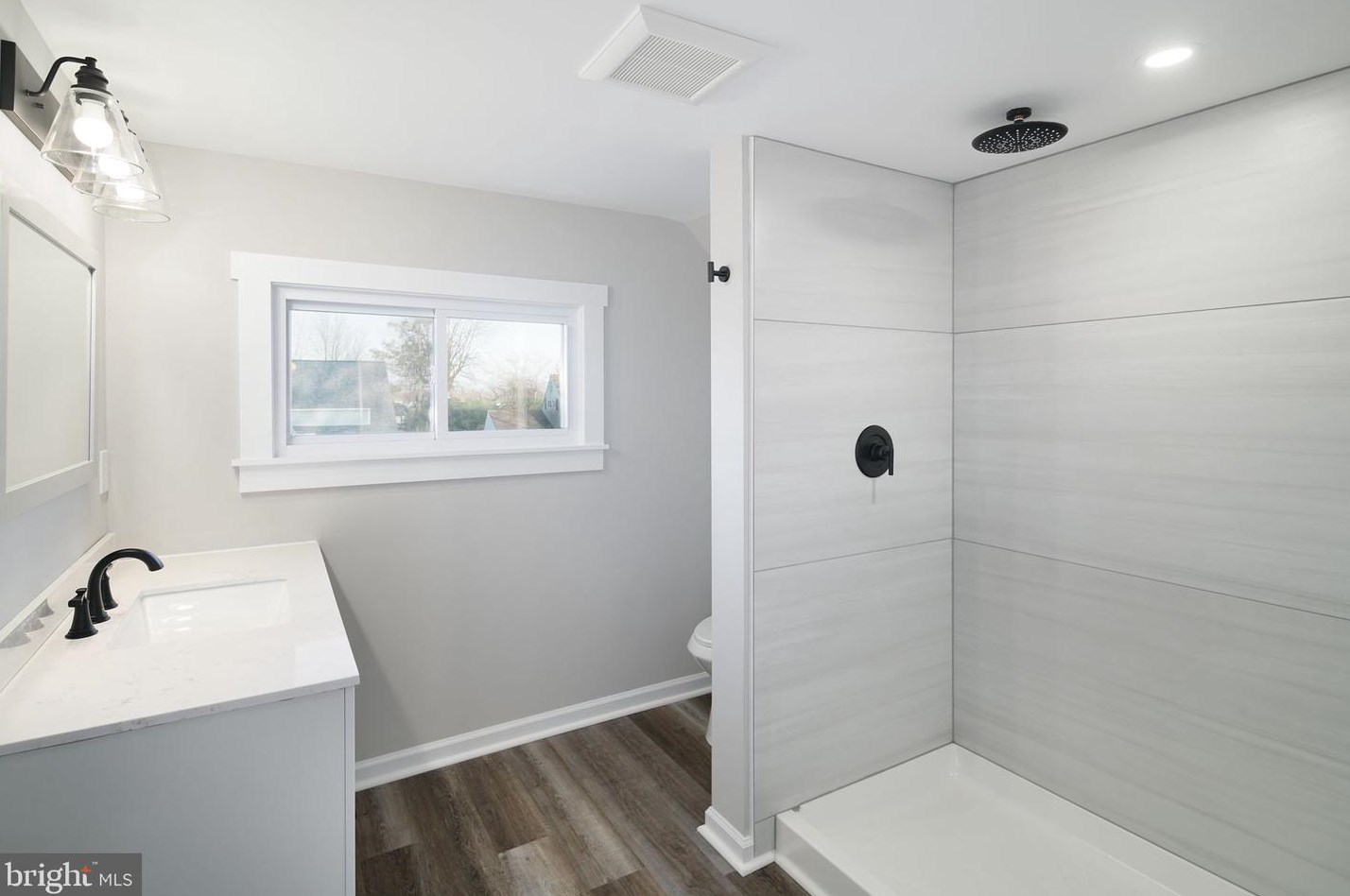 65 Rambler Ln, Levittown PA  19055-1401 exterior