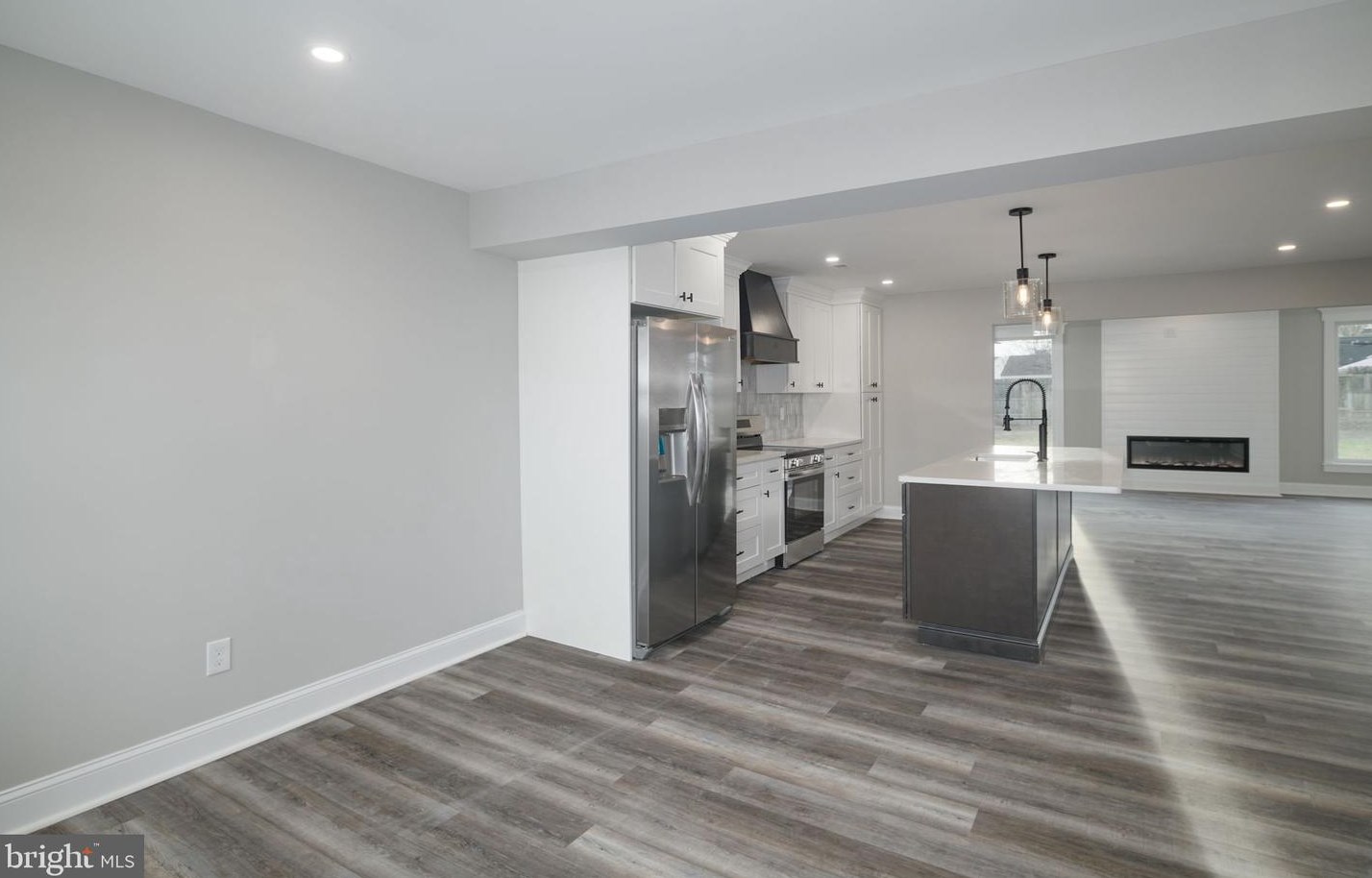 65 Rambler Ln, Levittown, PA 19055-1401