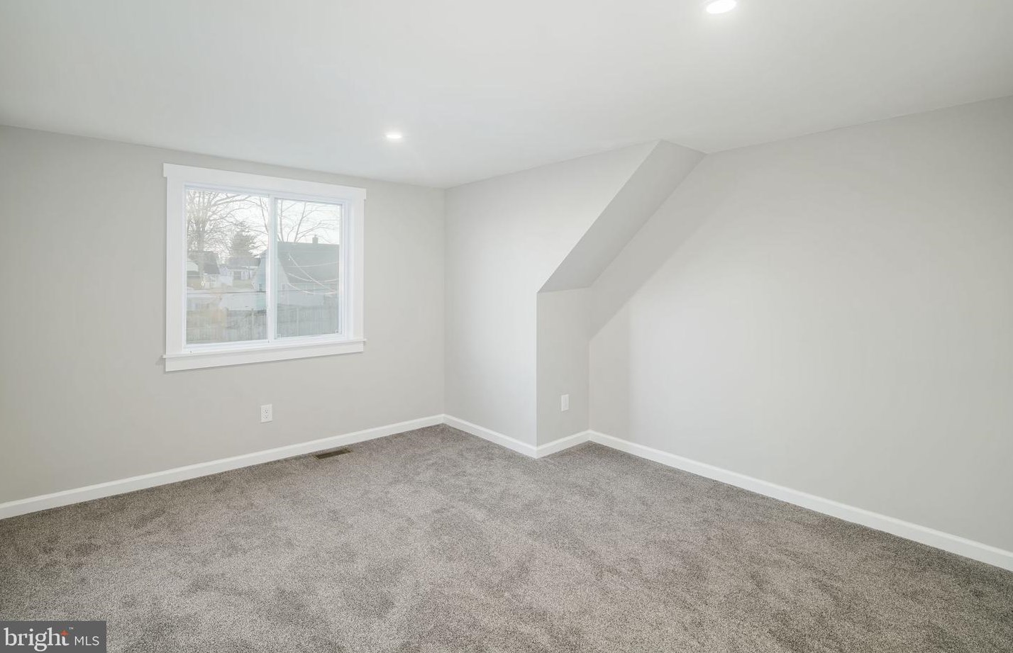 65 Rambler Ln, Levittown PA  19055-1401 exterior