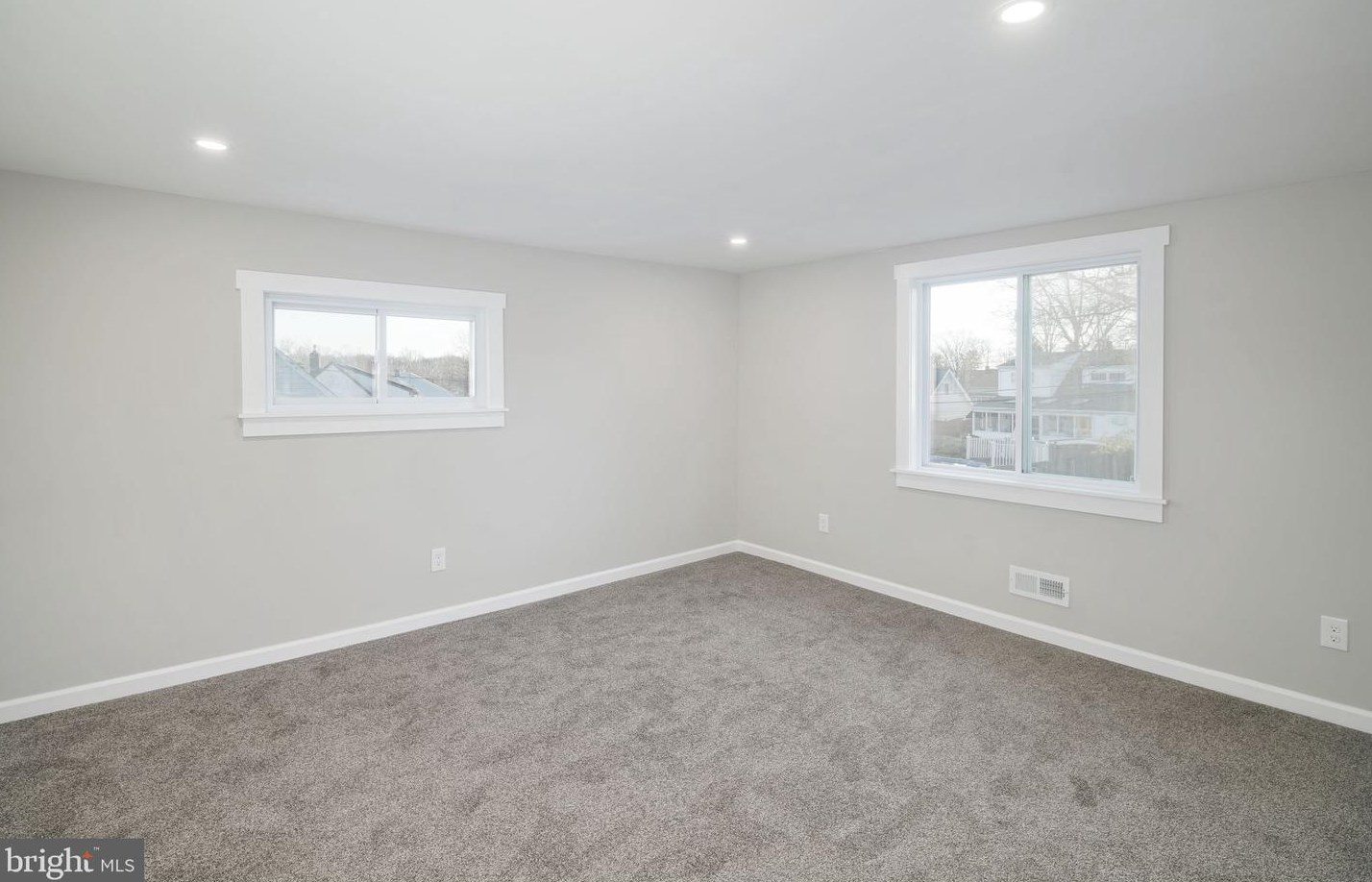 65 Rambler Ln, Levittown PA  19055-1401 exterior