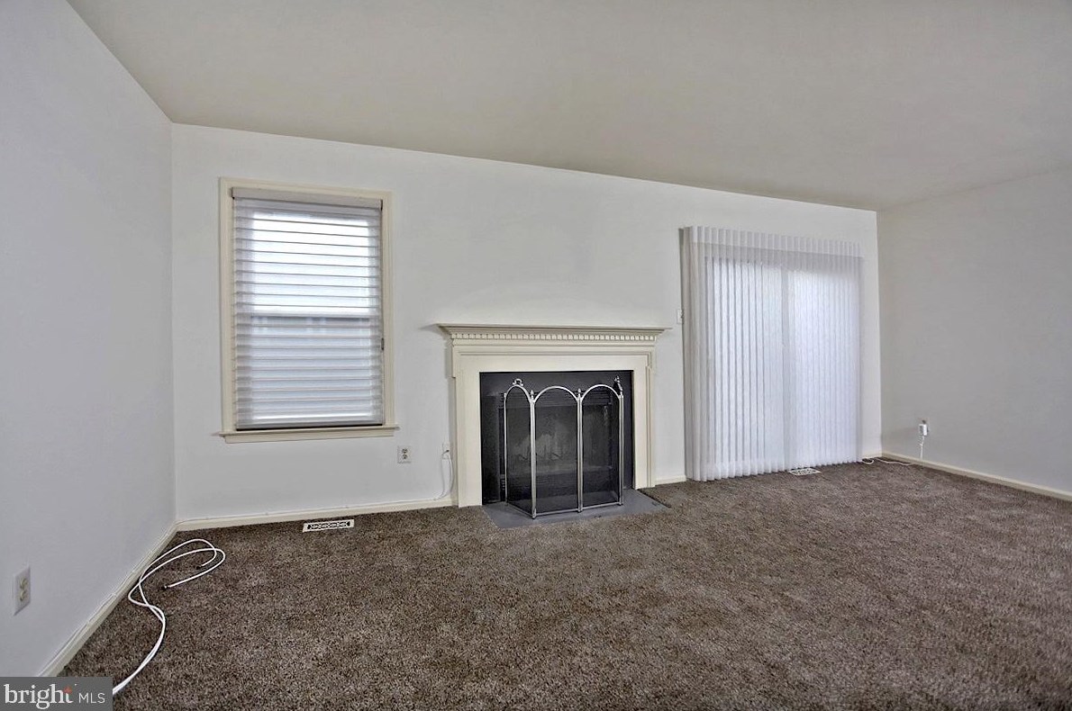 61 Piccadilly Cir, Gardenville, PA