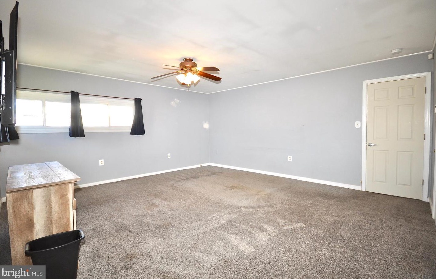 17 Disk Ln, Levittown PA  19055-1713 exterior