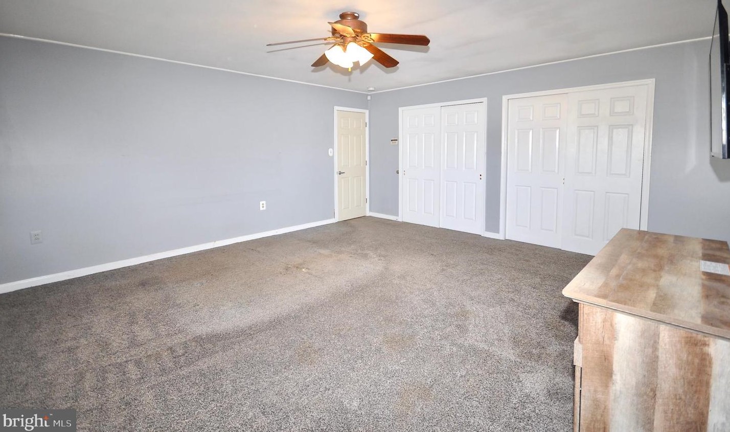 17 Disk Ln, Levittown PA  19055-1713 exterior