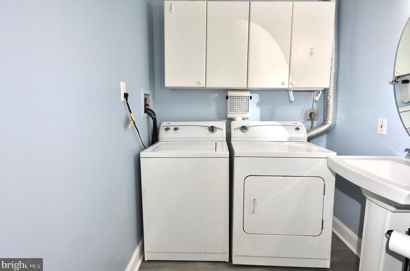 17 Disk Ln, Levittown PA  19055-1713 exterior