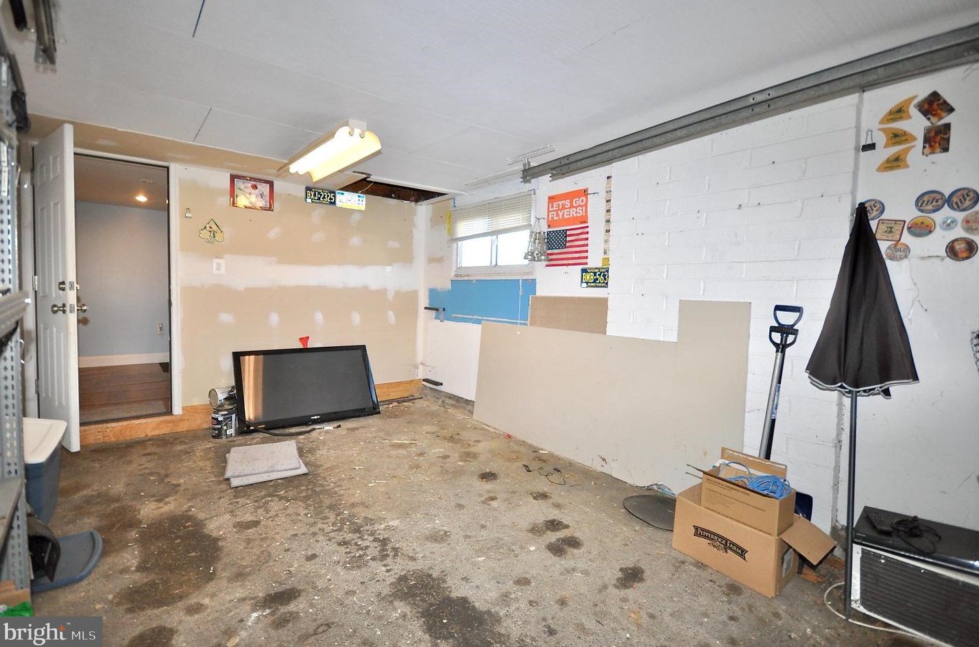 17 Disk Ln, Levittown PA  19055-1713 exterior
