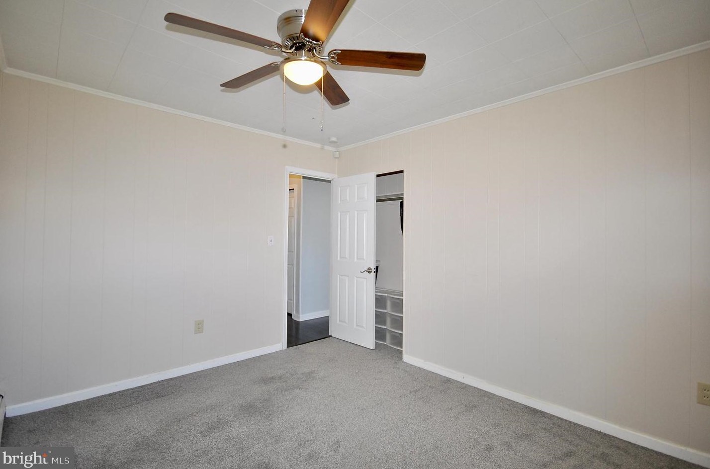 17 Disk Ln, Levittown PA  19055-1713 exterior