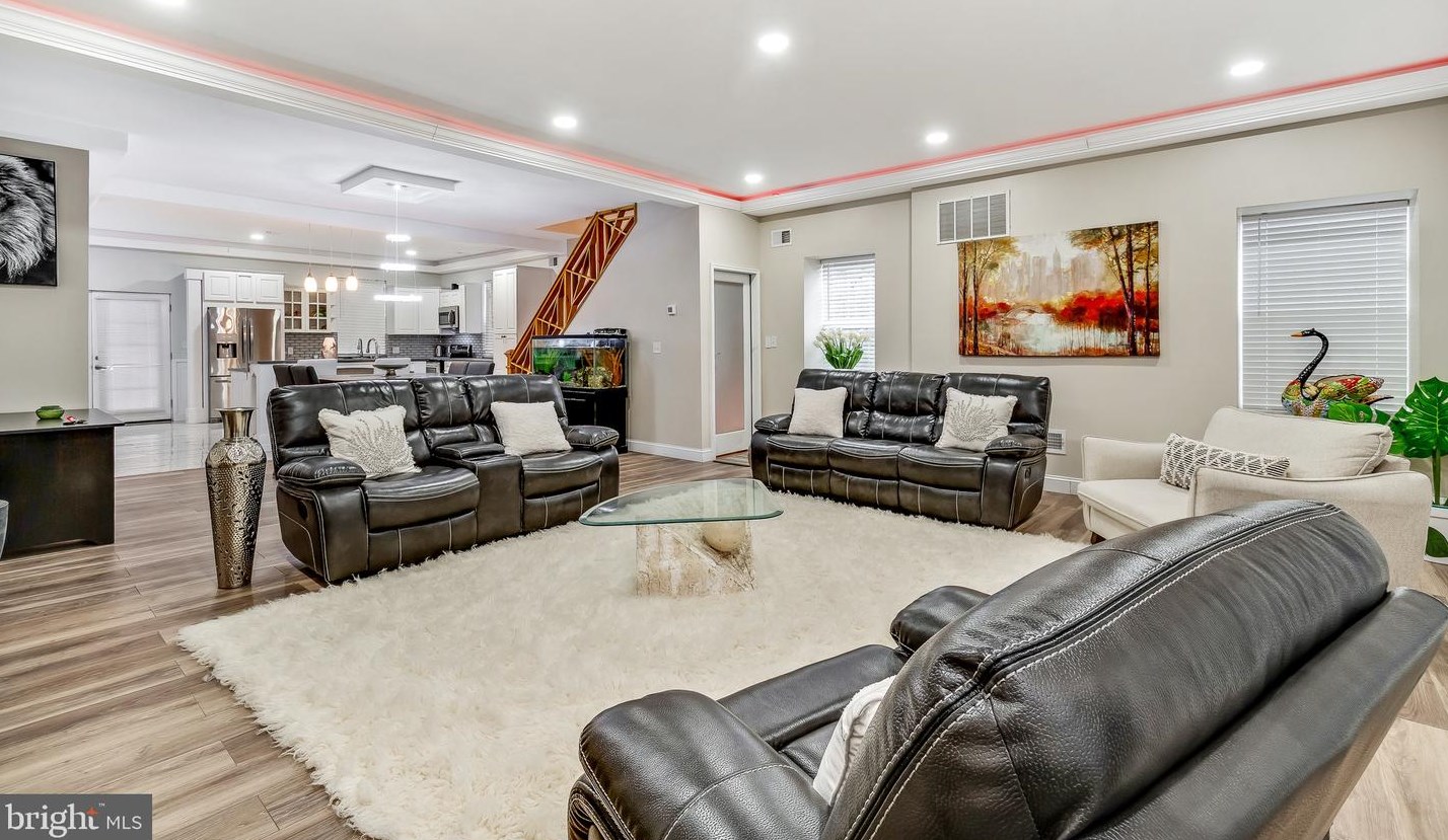 47 Woodside Ave, Levittown PA  19057-4507 exterior