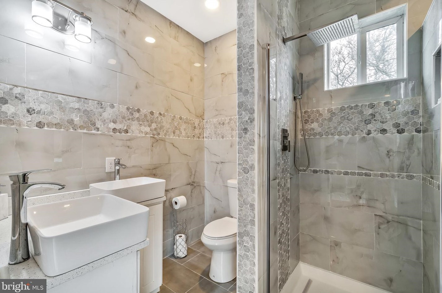 47 Woodside Ave, Levittown PA  19057-4507 exterior