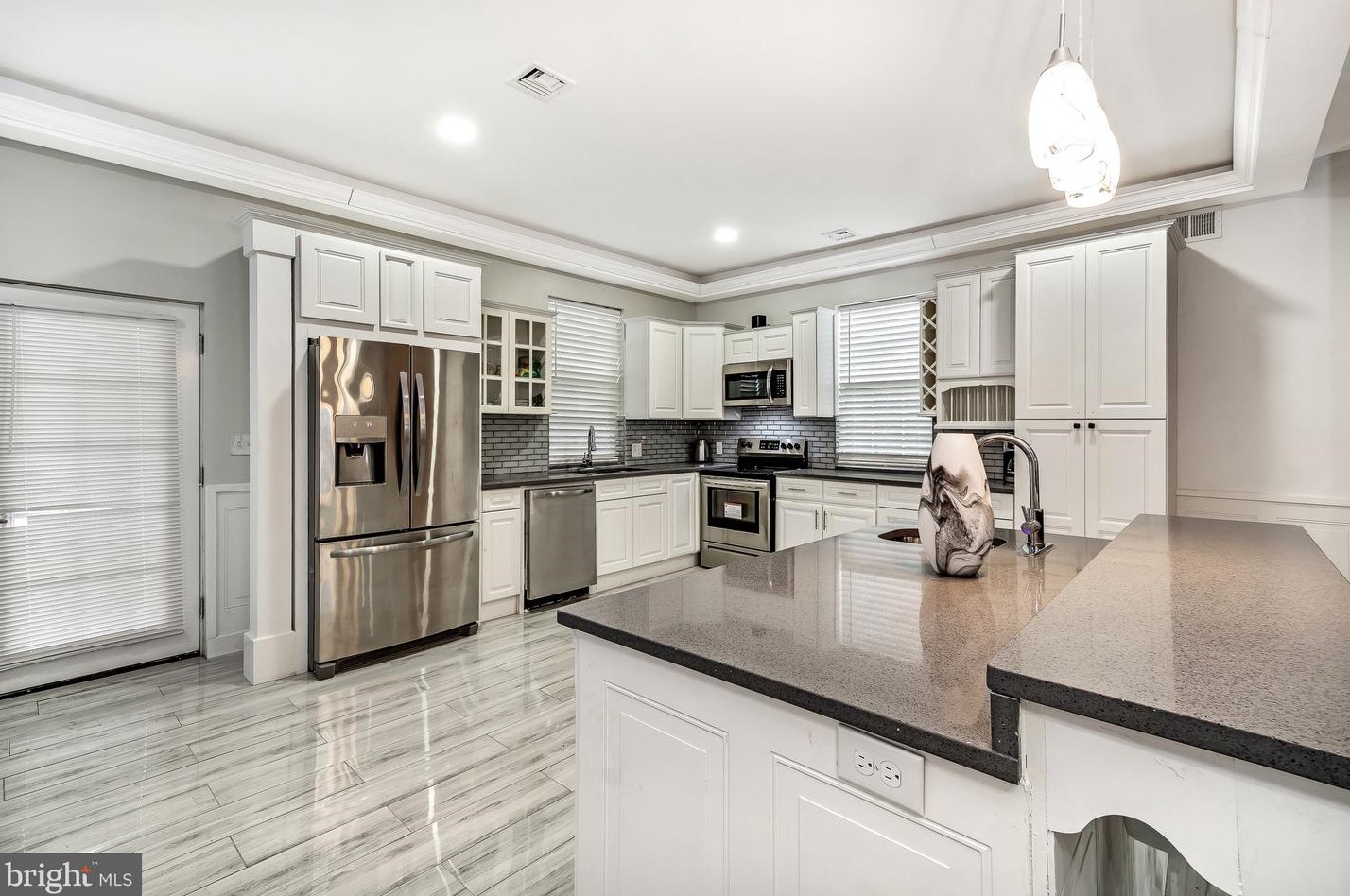 47 Woodside Ave, Levittown PA  19057-4507 exterior