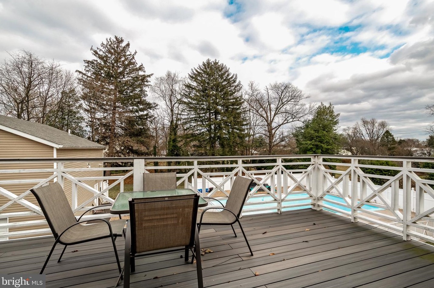 47 Woodside Ave, Levittown PA  19057-4507 exterior