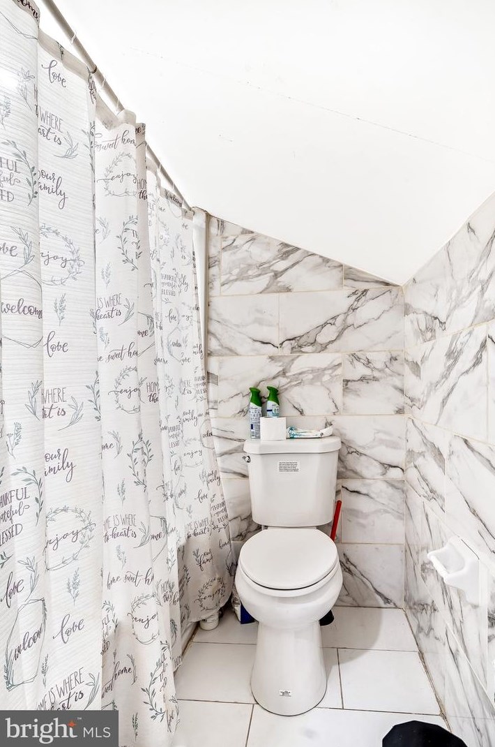 47 Woodside Ave, Levittown PA  19057-4507 exterior