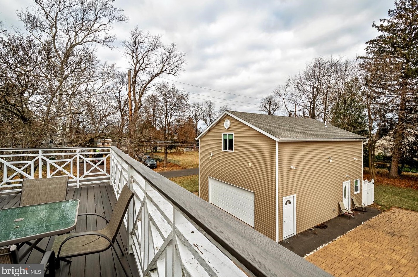 47 Woodside Ave, Levittown PA  19057-4507 exterior