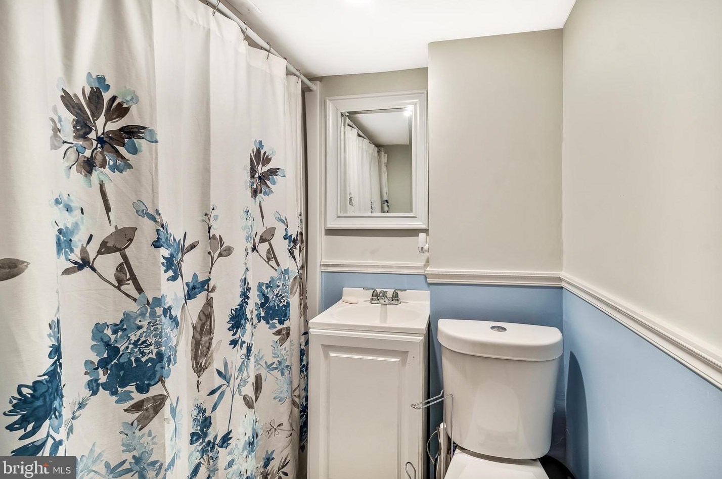 47 Woodside Ave, Levittown PA  19057-4507 exterior