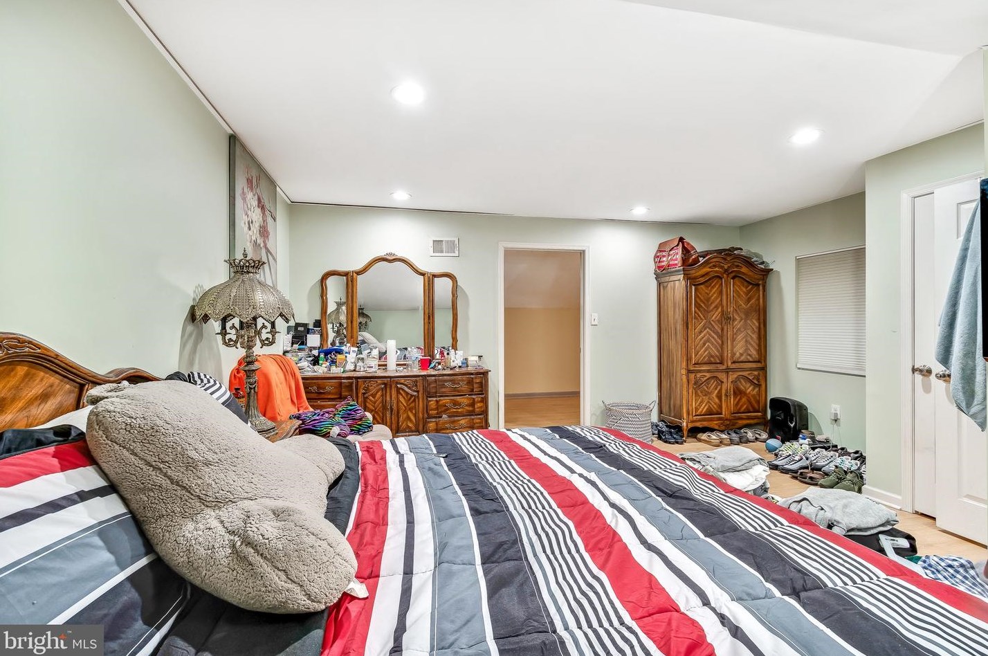 47 Woodside Ave, Levittown PA  19057-4507 exterior