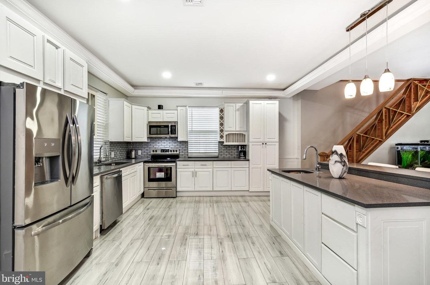 47 Woodside Ave, Levittown PA  19057-4507 exterior