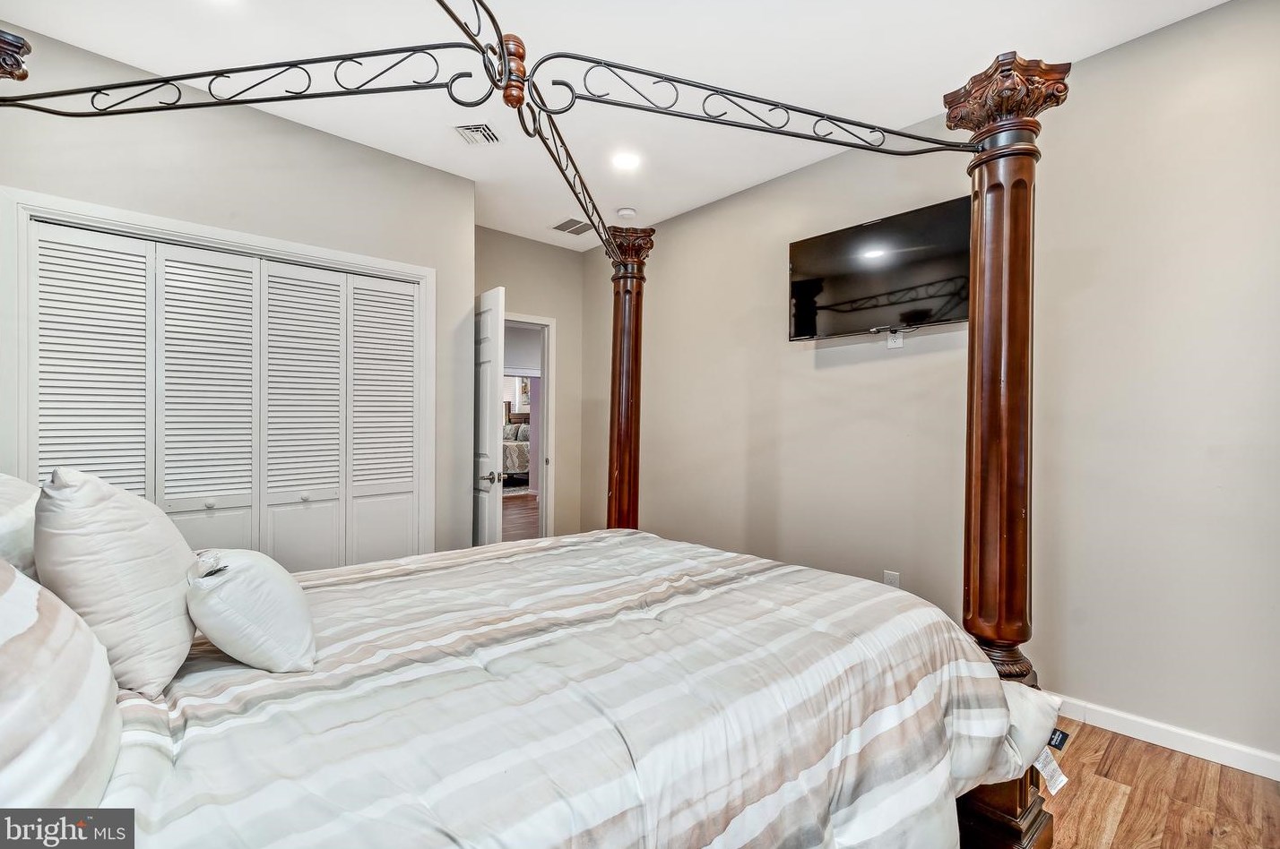 47 Woodside Ave, Levittown PA  19057-4507 exterior