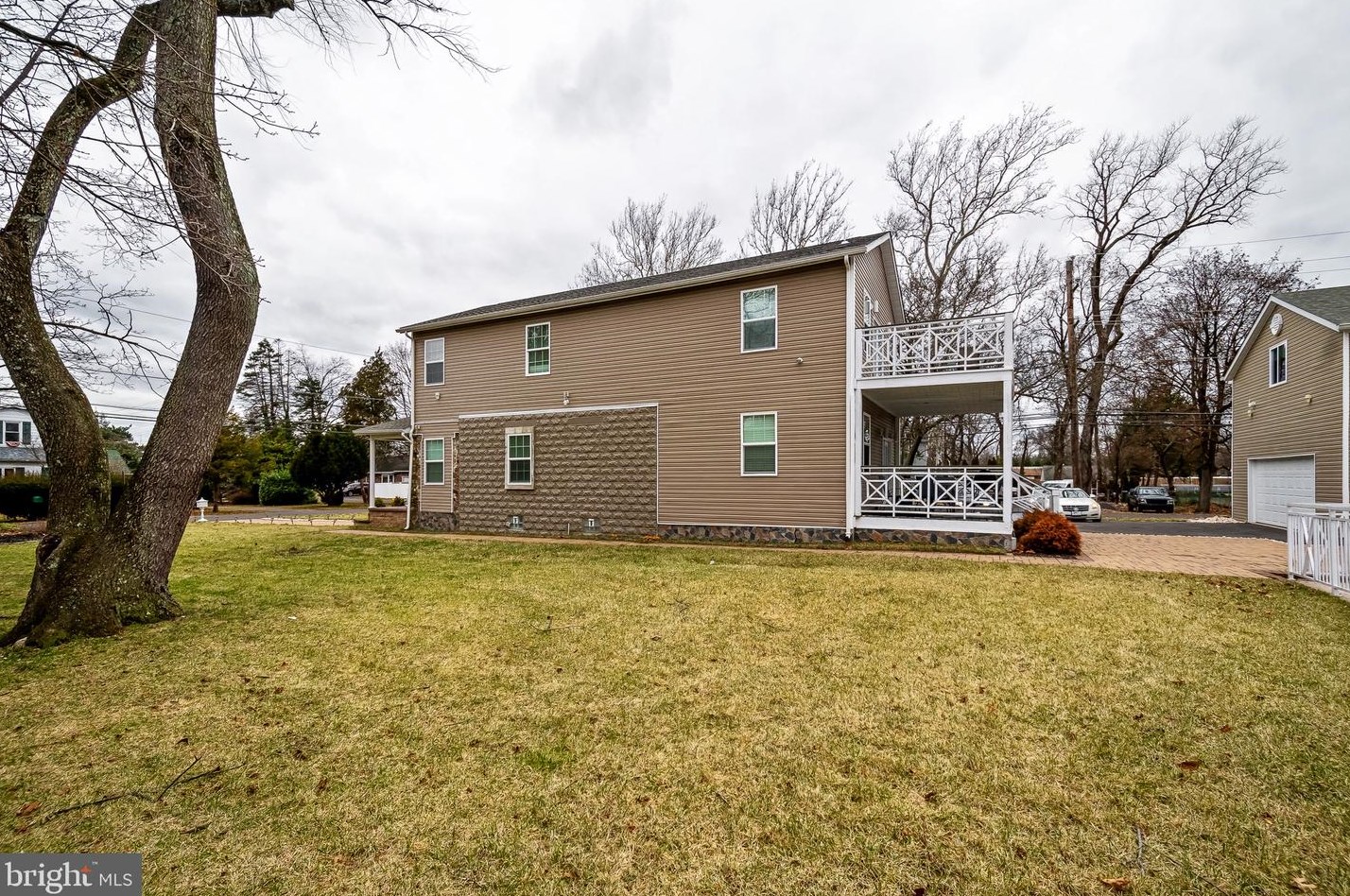 47 Woodside Ave, Levittown PA  19057-4507 exterior