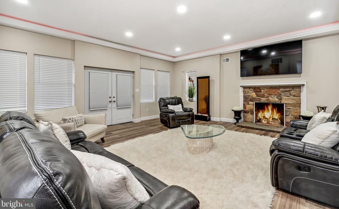 47 Woodside Ave, Levittown PA  19057-4507 exterior