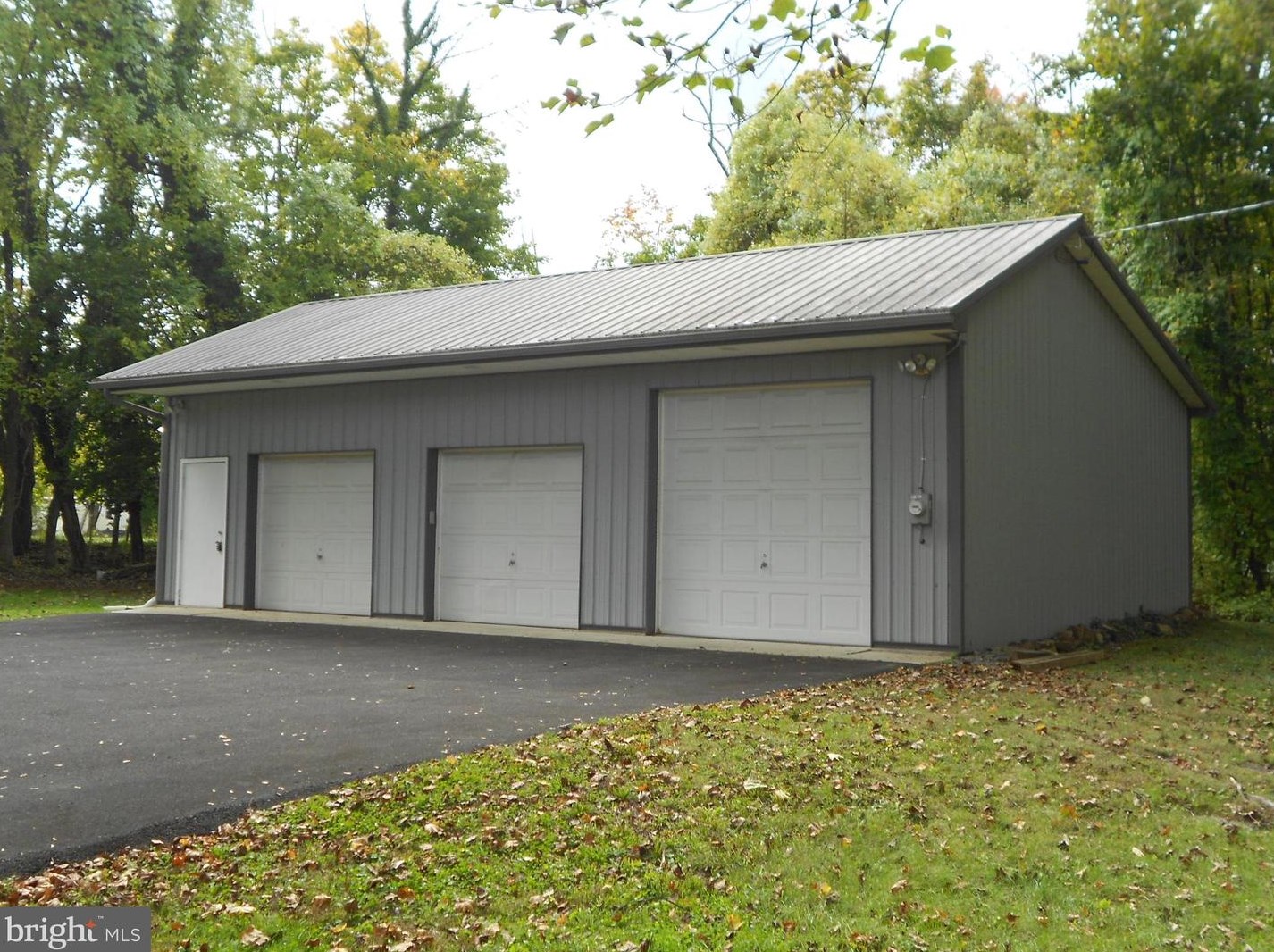 325 N Shady Retreat Rd, Gardenville, PA 18901